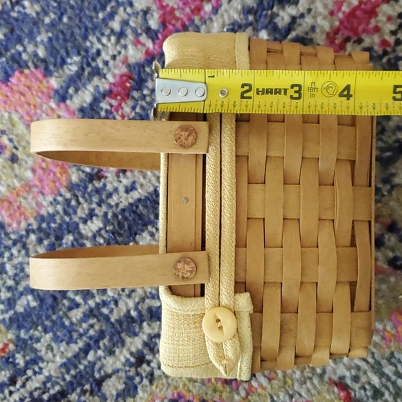 Longaberger Woven Memories Basket with Butternut fabric and Plastic Liner - Picture 3 of 15